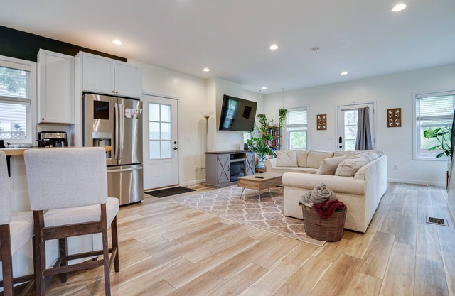 Spacious Hopkins Home ~ 9 Mi to Minneapolis!