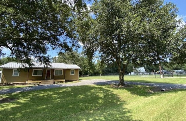 Spacious house on quiet, dead-end street in Gonzales