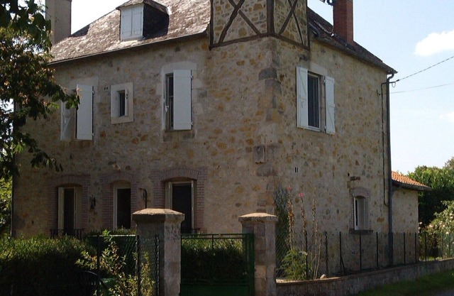 Spacious House with large garden in Dordogne valley close to Rocamadour.
