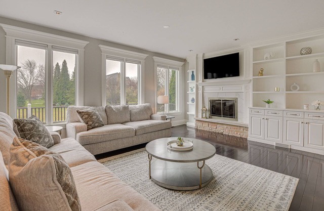 Spacious Inverness Home ~ 36 Mi to Chicago!