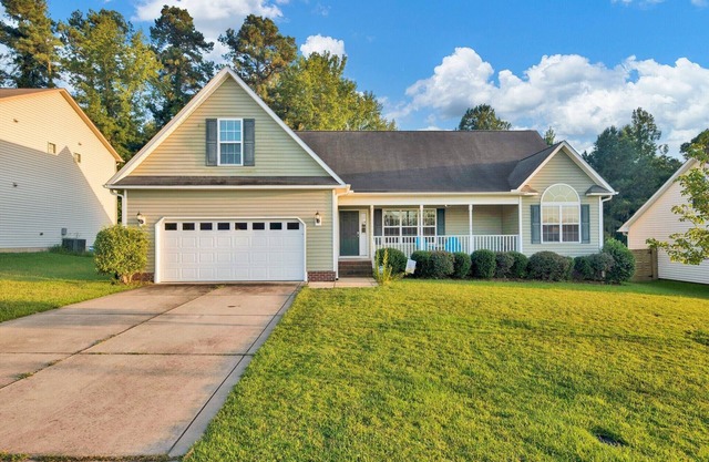 Spacious 🏠 Just Minutes From Fort Liberty and Methodist University!