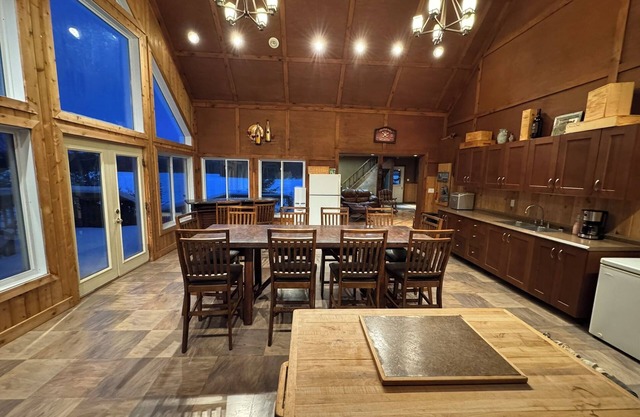 Spacious Lake Panache Island Retreat. Large Private Dock, Sauna & Amazing Views