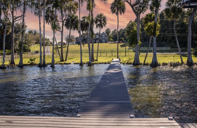 Spacious Lake Front , Private Pool/Spa and Dock