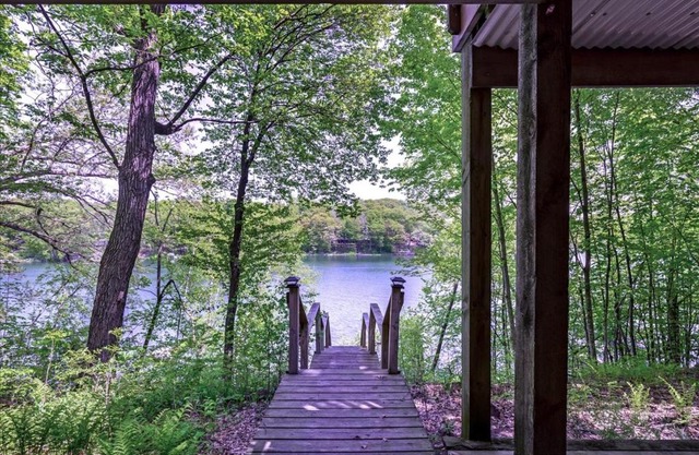 Spacious Lake House + Fast WIFI + Coffee Bar + Gorgeous Views!