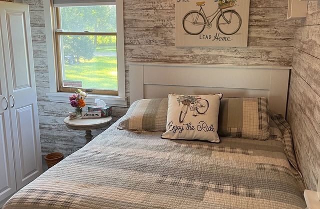 Spacious lake house for the whole family to enjoy. 61 ft of private beach.