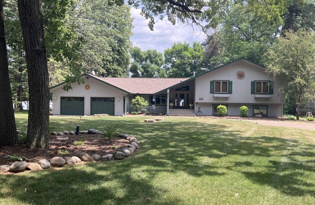 Spacious lakefront cabin, perfect for your family get-a-way