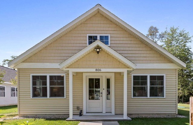 Spacious Lakefront Home Near South Haven
