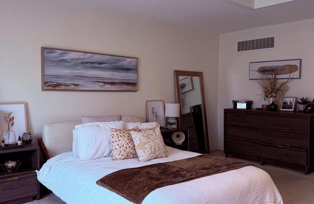 Spacious Loft-Style Retreat | Private Room in Townhouse!