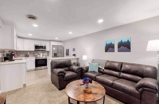 Spacious Lower Unit Updated Two King Beds in Denver