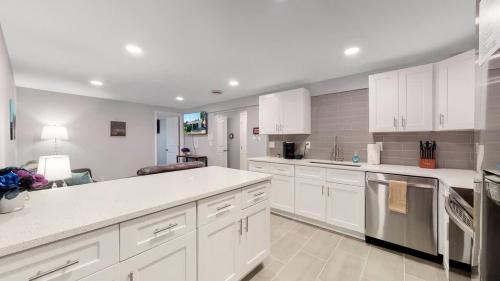 Spacious Lower Unit Updated Two King Beds in Denver