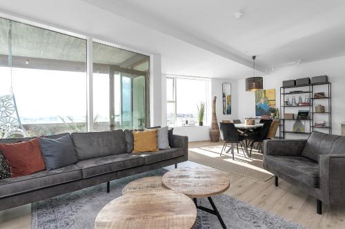 Spacious Luxury 3BR Apartment with 2 bathrooms 1003