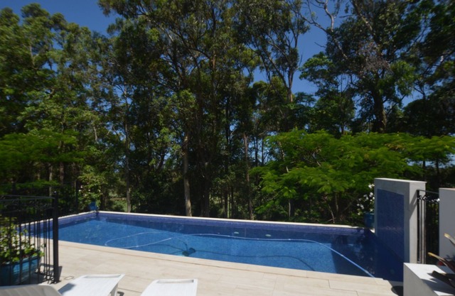 Spacious Luxury Unit Sunshine Coast Overlooking Buderim Golf Course