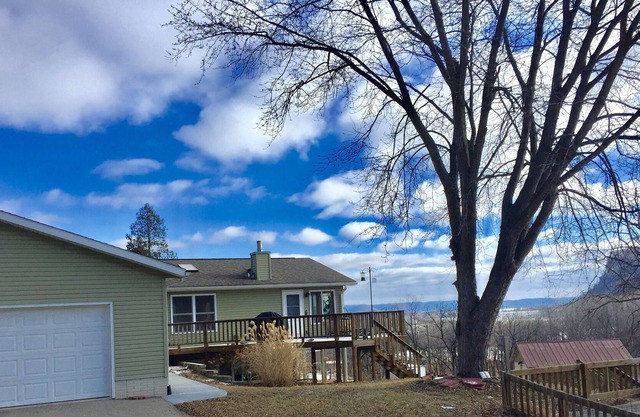 Spacious Mississippi River get away with all the comforts of home, 4 bed, 3 bath