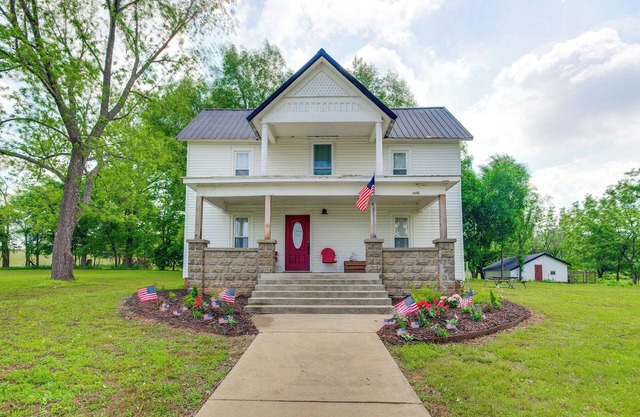 Spacious Missouri Vacation Rental w/Fire Pit!