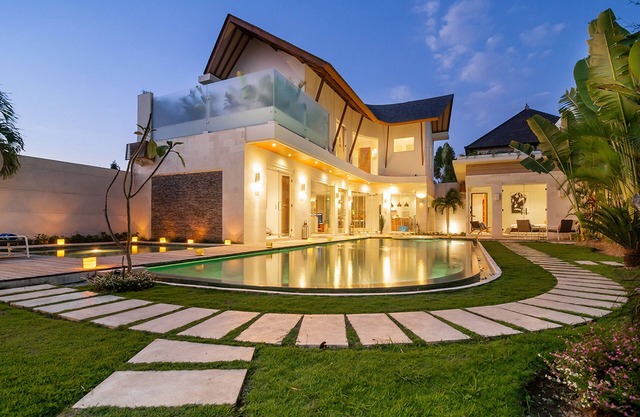 Spacious Modern Luxury 4BR Villa, Seminyak - 8Min Walk To Eat Street!