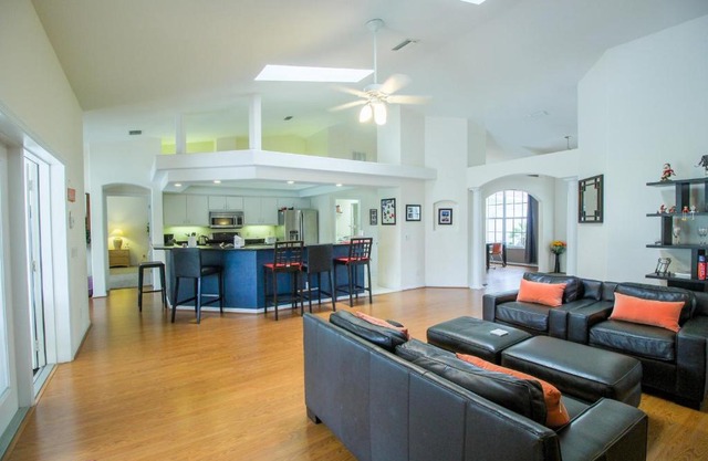 Spacious modern pool home, Family & Golf trips - 4727 home