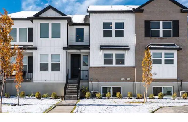 Spacious Mountain View Townhouse