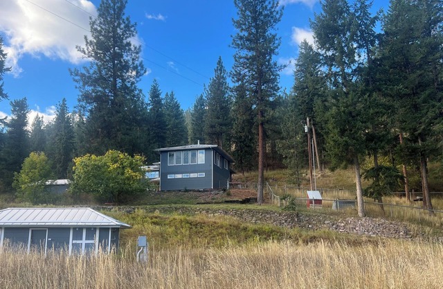 Spacious Mountainside Lodge on 10 acres in the outskirts of Missoula