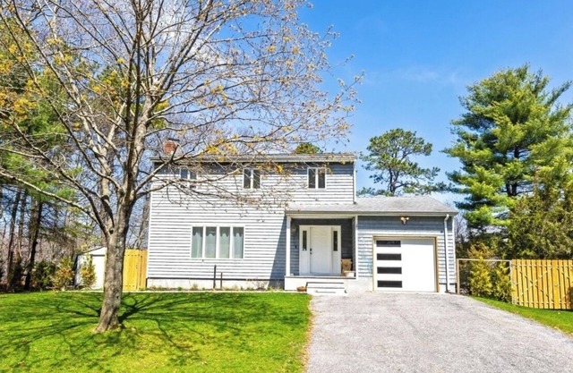 Spacious multiples bedroom house in enchanting Calverton with WiFi, AC