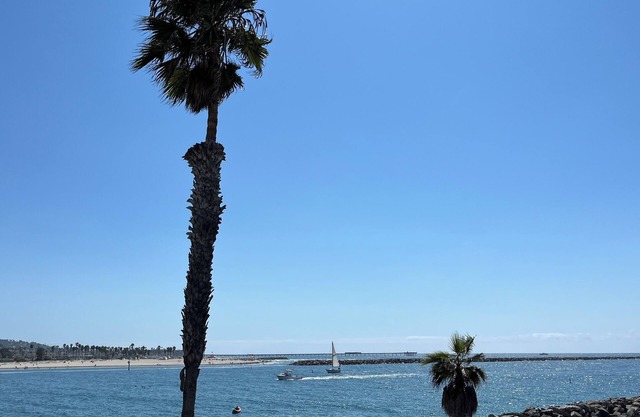 Spacious Oceanfront Retreat – Steps from Boardwalk & Beach - stunning Sunsets