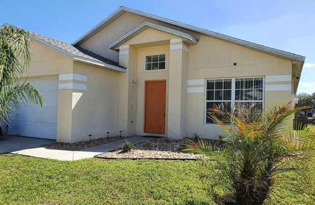 Spacious Orlando south facing pool villa close to Walt Disney World