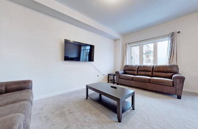 Spacious, Oshawa 3-bedroom Home