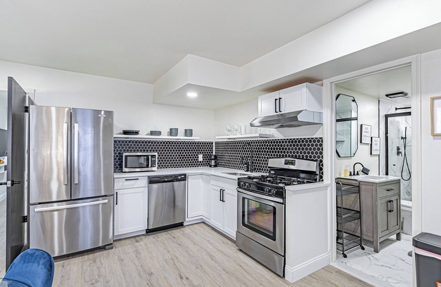 Spacious/Oversized 5 bed and 3bed home