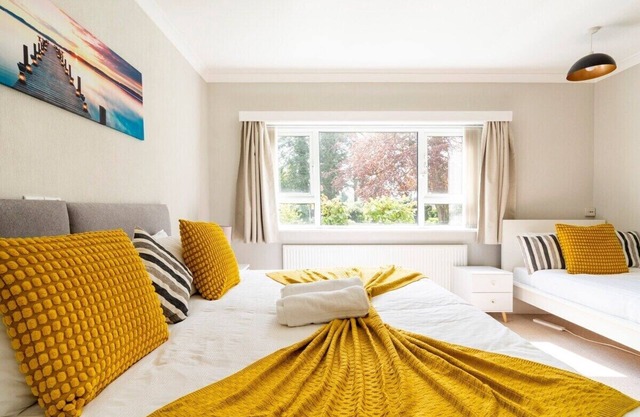 Spacious property Close to the City Centre.