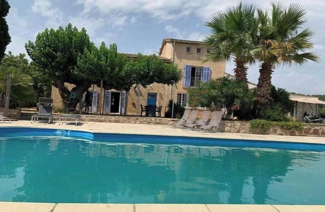 Spacious Provencal Bastide with swimming pool