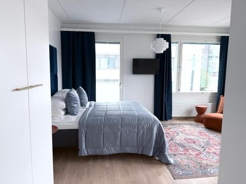 Spacious Railway Station Apartment