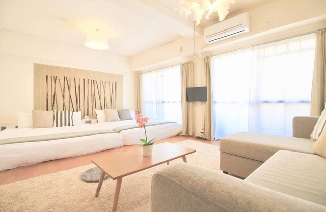 Spacious & Relaxing just 4 blocks to Peace Park