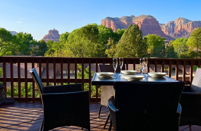 Spacious - Remodelled Townhome on Golf Course, Amazing Views of the Red Rocks!