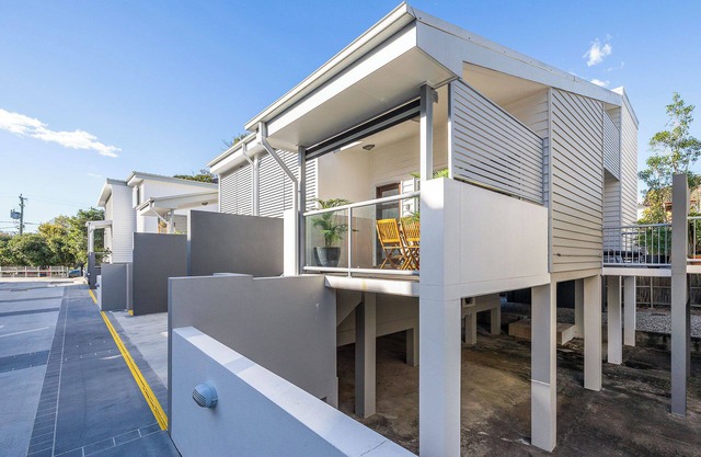 Spacious Renovated Townhouse with Free Parking