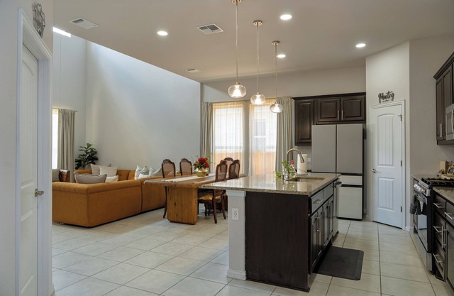 Spacious Retreat - w/3 King Beds - Boats for rent