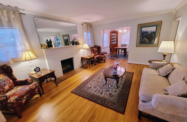 Spacious Retreat within walking distance to UK Campus & Hospital