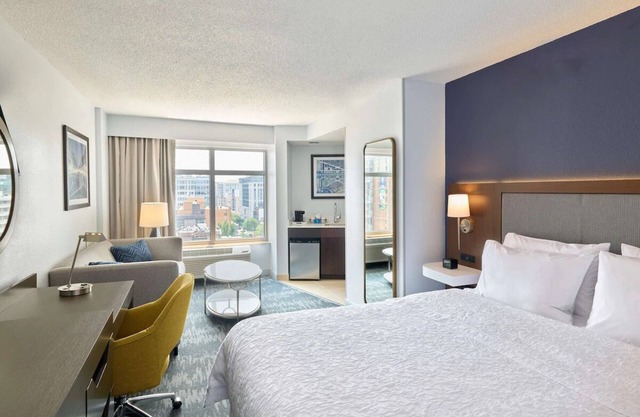 Spacious Rooms in D.C.: Near Convention Center & Metro Station
