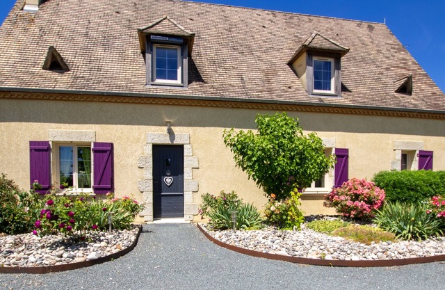 Spacious Rural Retreat with Private Pool, Trampoline, Baby Equipment, and More