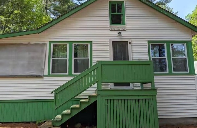 Spacious, Rustic Retreat with a Large Screened Porch and Water Access