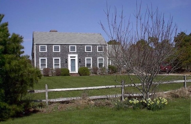 Spacious Saltbox Colonial close to town and beaches