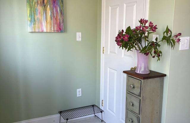 Spacious, serene, lovely, centrally located 2-bedroom home in Salem - sleeps 4