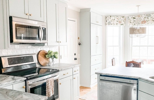 Spacious, serene retreat near downtown Blacksburg with privacy, outdoor beauty, and modern comfort