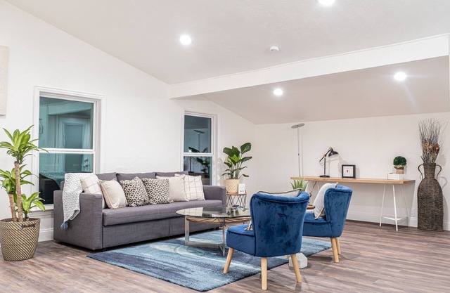 Spacious Serenity: Your Convenient Retreat & Roomy Heaven