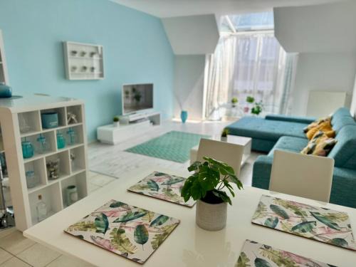Spacious Soho Gem with Parking - Steps from Sights & Ruin Bars