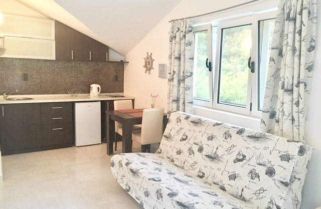 Spacious Studio Apartment close to the beach