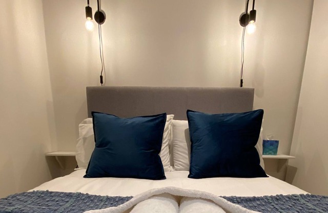 Spacious Studio Near Salisbury Town Centre