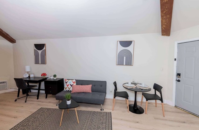 Spacious Studio near Huntsville Botanical Gardens