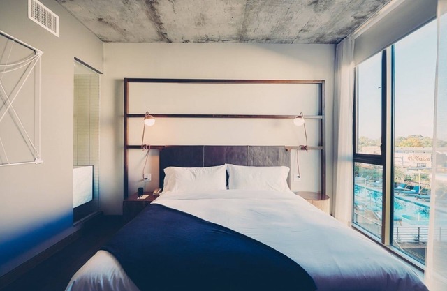 Spacious Studio Suite with Patio & Soaking Tub