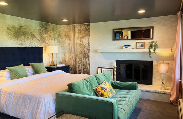 Spacious Suite Mtn Views – Peaceful & Private