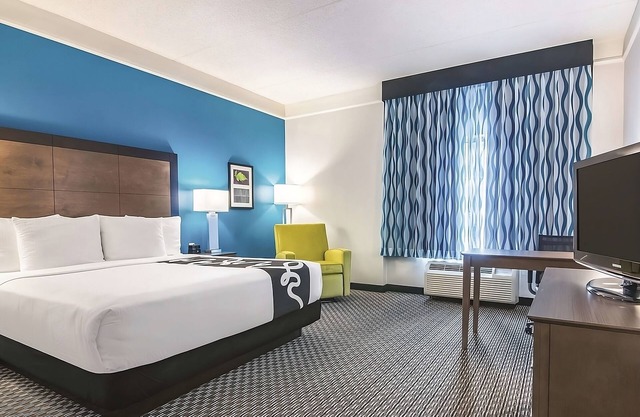 Spacious Suite w/Pet-Friendly Policy & Outdoor Pool – Near Attractions
