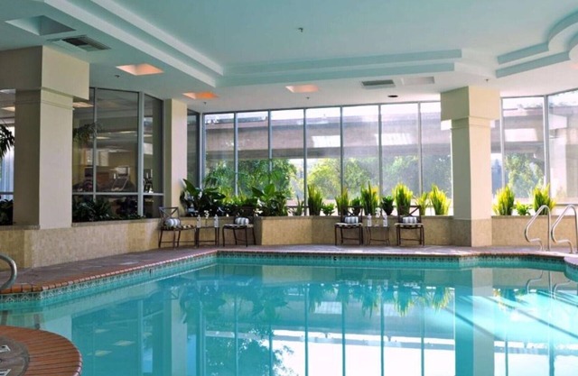 Spacious suites and easy access to San Francisco !